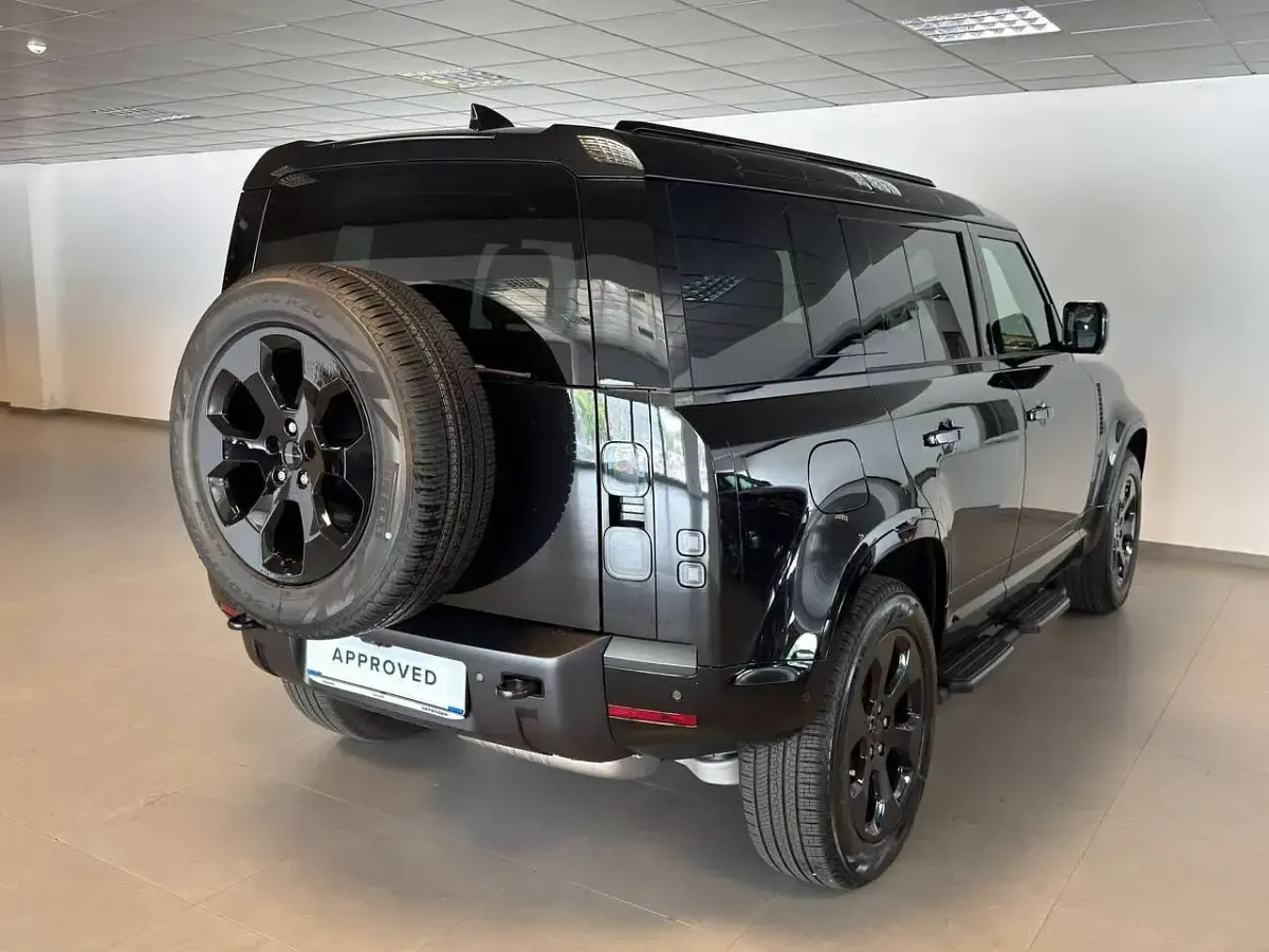 Nuova Land Rover Defender SE Dynamic 200 CV (147 kW) 2025 Santorini black SUV