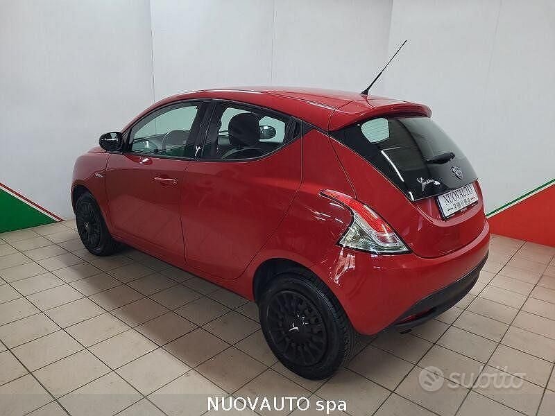 Usata Lancia Ypsilon 85 CV (62 kW) 2014 Rosso Utilitaria