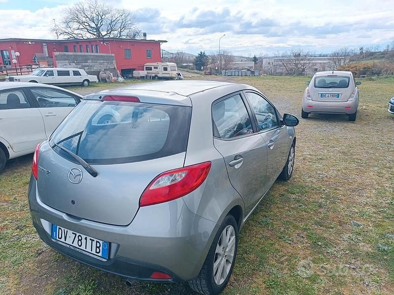 Usata Mazda 2 75 CV (55 kW) 2010 Grigio Utilitaria