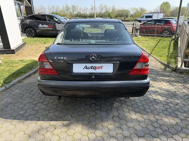 Usata Mercedes C180 Elegance 122 CV (89 kW) 1995 Nero Berlina