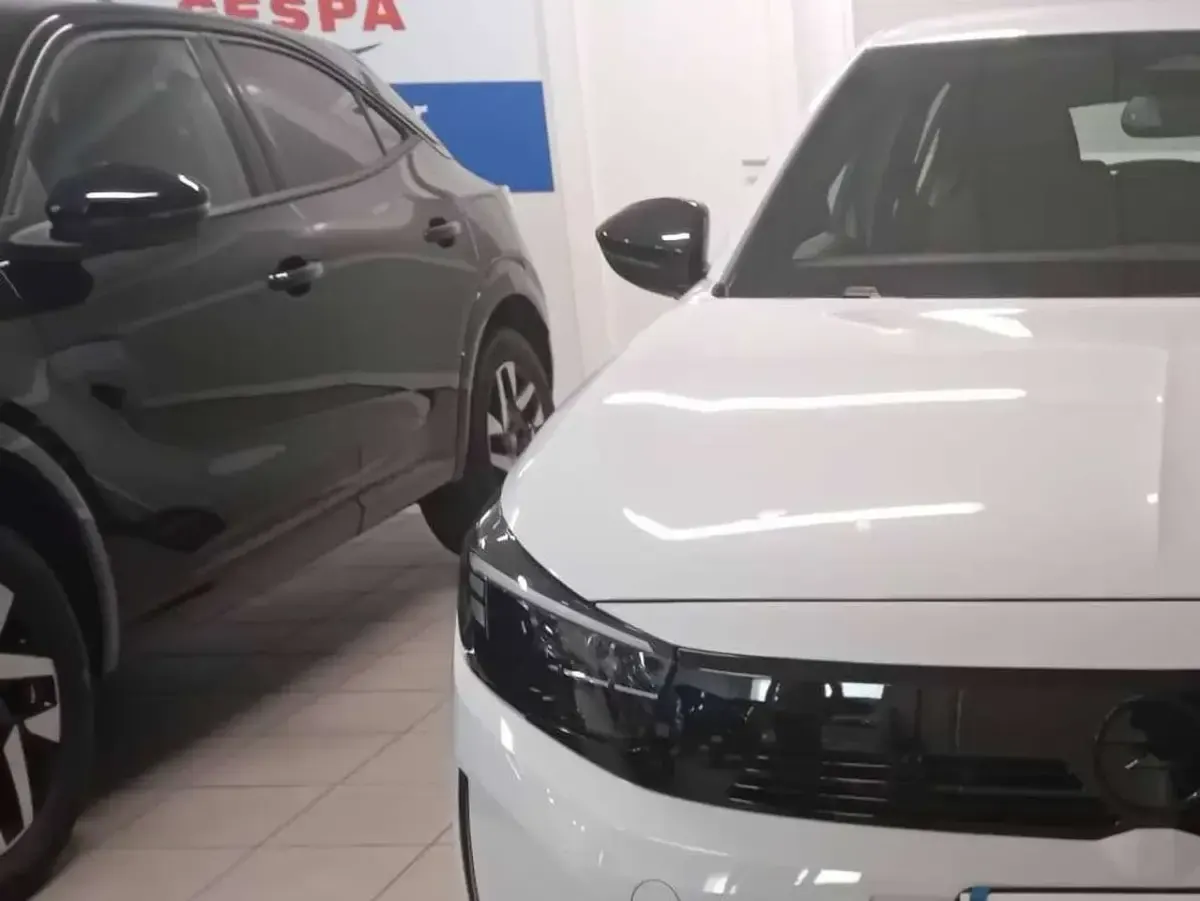 Nuova Opel Corsa 101 CV (74 kW) 2026 Bianco okenite Utilitaria