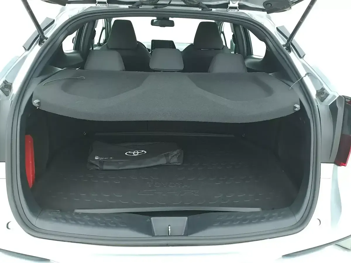 Usata Toyota C-HR Business Edition 122 CV (89 kW) 2022 Argentoargento SUV