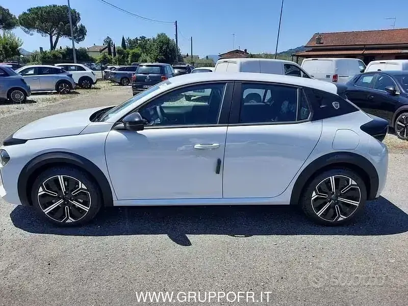 Nuova Lancia Ypsilon 100 CV (73 kW) 2026 Grigio Utilitaria