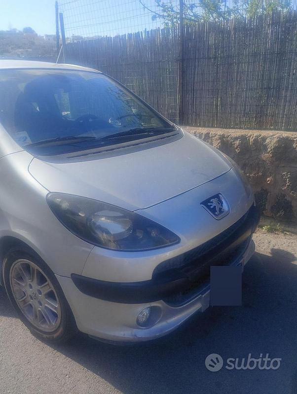 Usata Peugeot 1007 73 CV (53 kW) 2005 Grigio Monovolume
