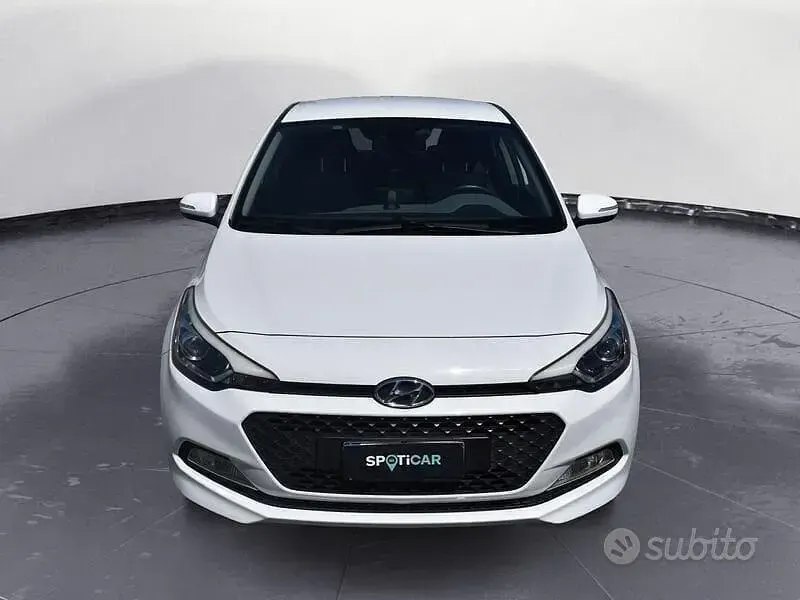 Usata Hyundai i20 Comfort 75 CV (55 kW) 2016 Bianco Berlina