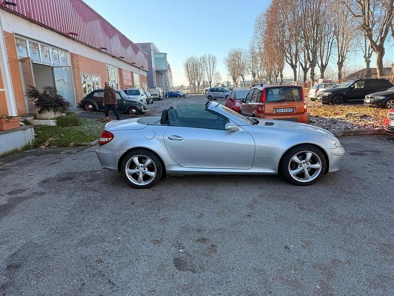 Usata Mercedes SLK200 163 CV (119 kW) 2007 Argento Cabrio