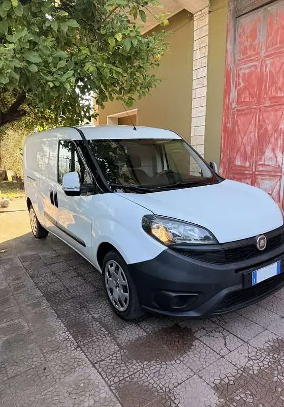 Usata Fiat Doblò 105 CV (77 kW) 2019 Bianco Monovolume