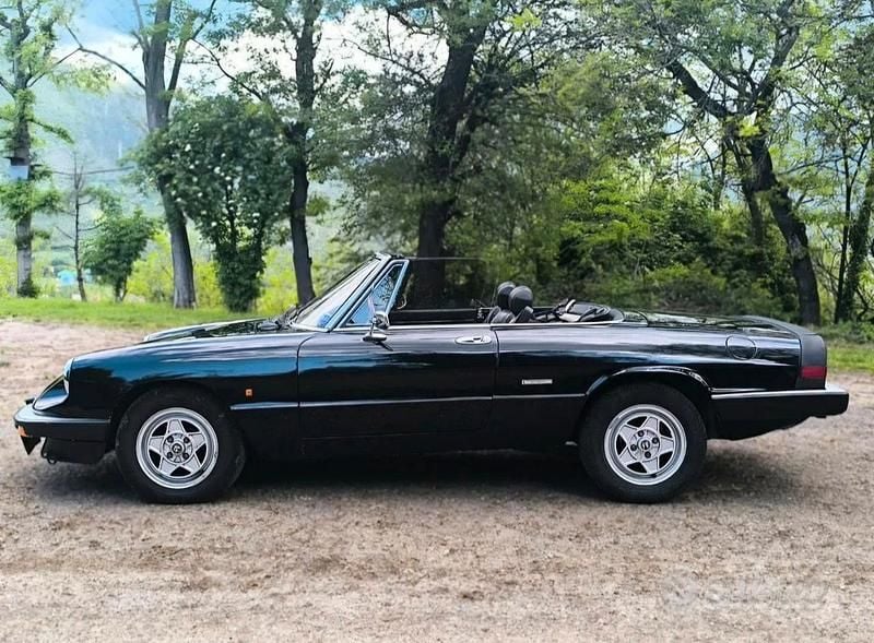 Usata Alfa Romeo Spider 128 CV (94 kW) 1983 Nero Cabrio