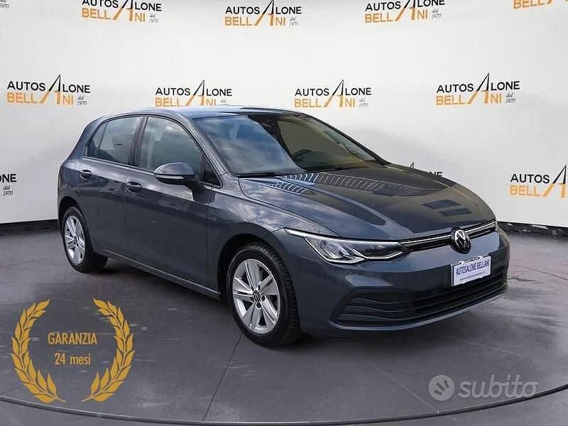 Usata VW Golf VIII Life 116 CV (85 kW) 2022 Gray Berlina