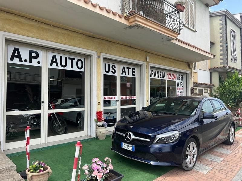 Usata Mercedes A180 Premium 109 CV (80 kW) 2017 Blu Berlina