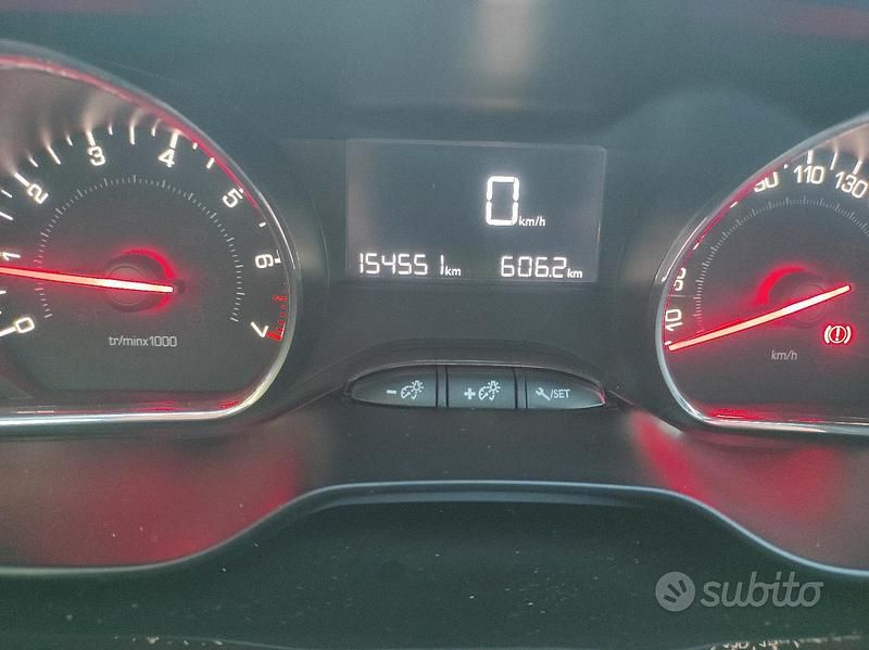 Usata Peugeot 208 82 CV (60 kW) 2013 Grigio Utilitaria