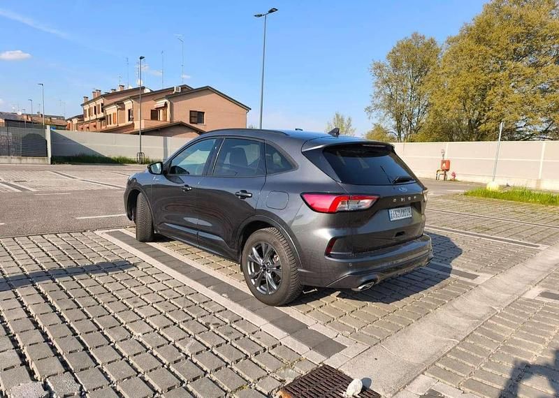 Begagnad Ford Kuga ST-Line X 120 HK (88 kW) 2024 Grå SUV