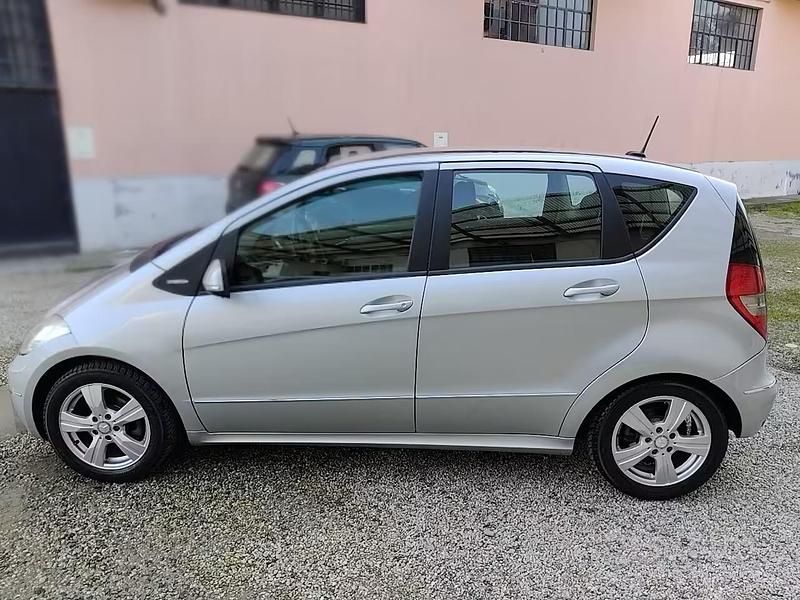 Usata Mercedes A160 Avantgarde 82 CV (60 kW) 2011 Grigio Utilitaria