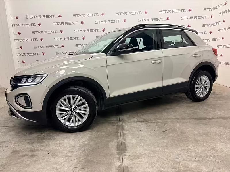 Usata VW T-Roc Life 150 CV (110 kW) 2024 Beige SUV