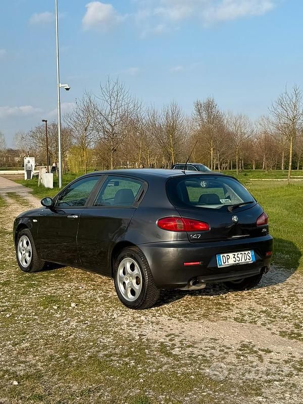 Usata Alfa Romeo 147 120 CV (88 kW) 2008 Utilitaria