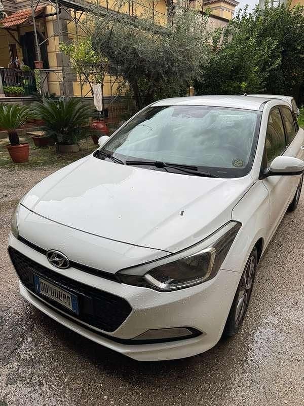 Usata Hyundai i20 90 CV (66 kW) 2016 Bianco Utilitaria