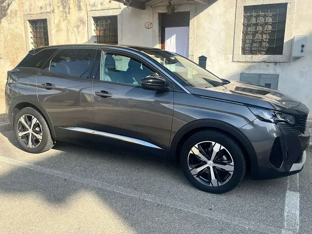 Usata Peugeot 3008 Allure 131 CV (96 kW) 2023 Grigio SUV