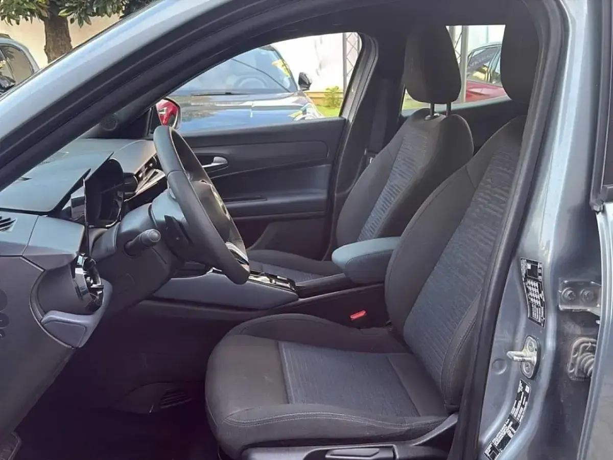Usata Alfa Romeo Junior 145 CV (106 kW) 2025 Grigio SUV