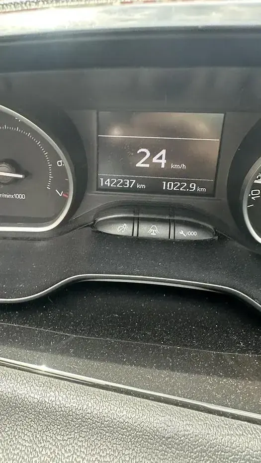 Usata Peugeot 208 95 CV (69 kW) 2014 Grigio Utilitaria