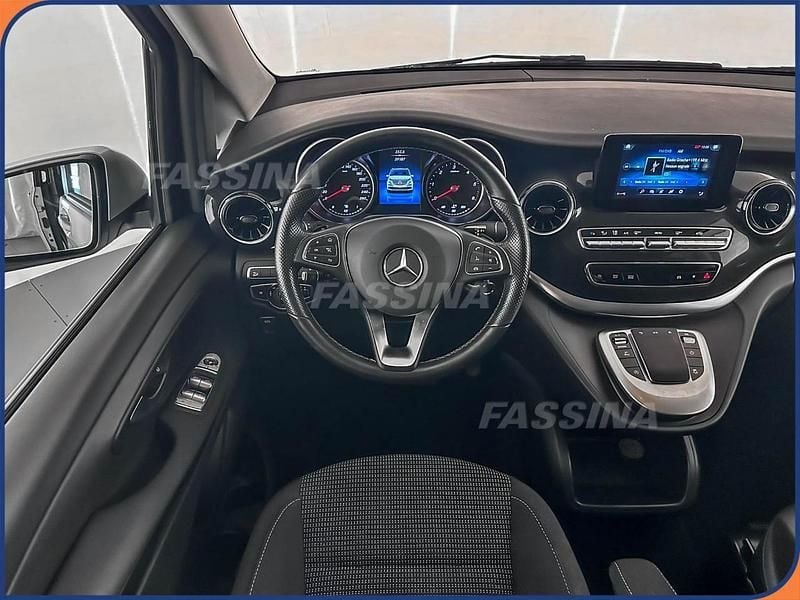 Usado Mercedes V220 Executive 163 CV (119 kW) 2022 Plateado Monovolumen