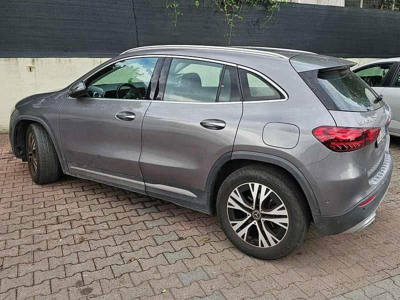 Usata Mercedes GLA200 150 CV (110 kW) 2023 Grigio SUV