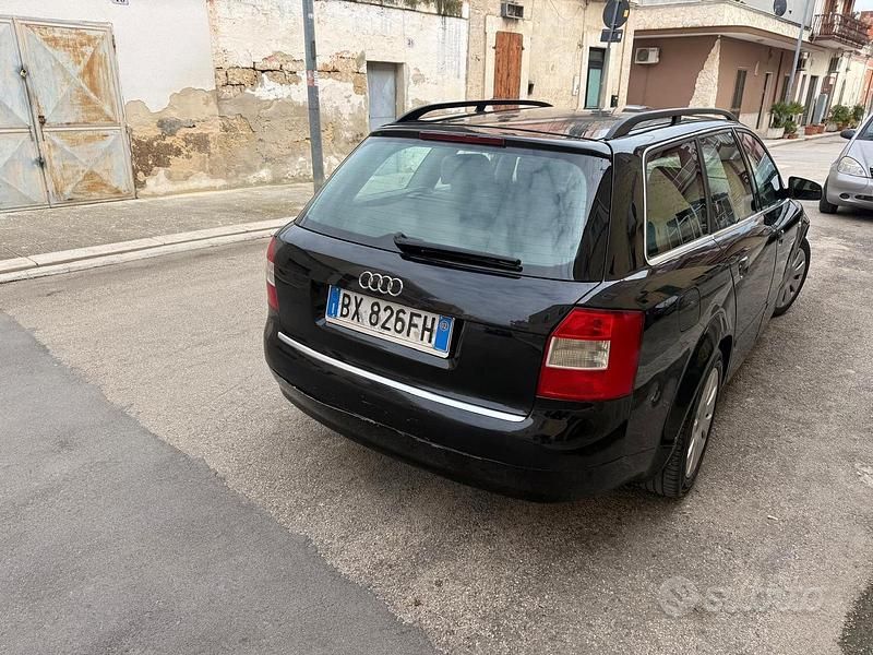Usata Audi A4 130 CV (95 kW) 2002 Nero Station wagon