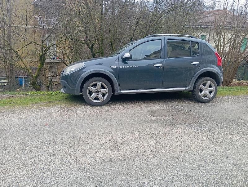 Usata Dacia Sandero 84 CV (61 kW) 2012 Grigio Berlina