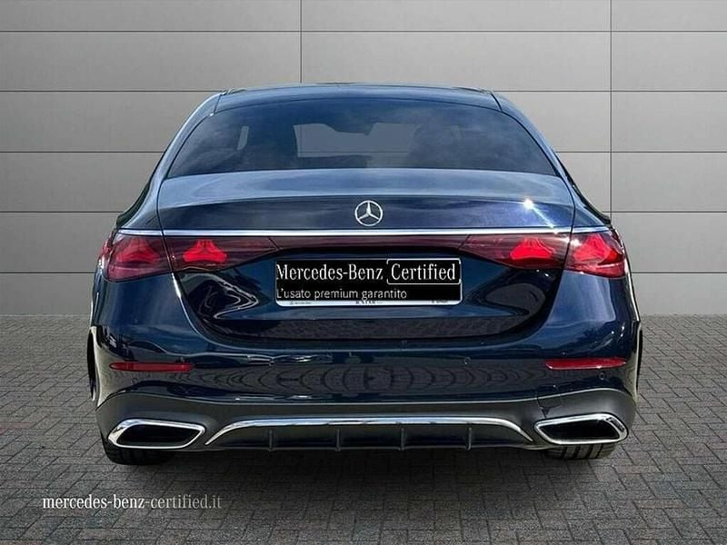 Usata Mercedes E300 AMG Line Premium Plus 313 CV (230 kW) 2025 Blu canvasite metallizzato Berlina