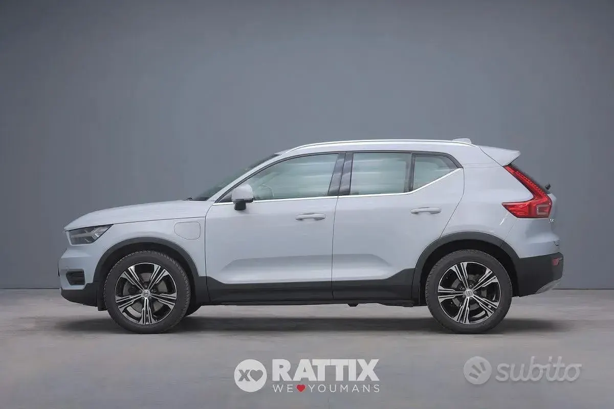 Usata Volvo XC40 Inscription 179 CV (131 kW) 2021 Silver glacier SUV