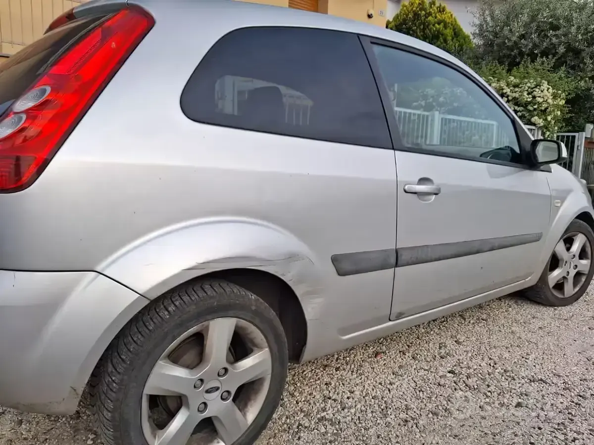 Usata Ford Fiesta 75 CV (55 kW) 2007 Utilitaria