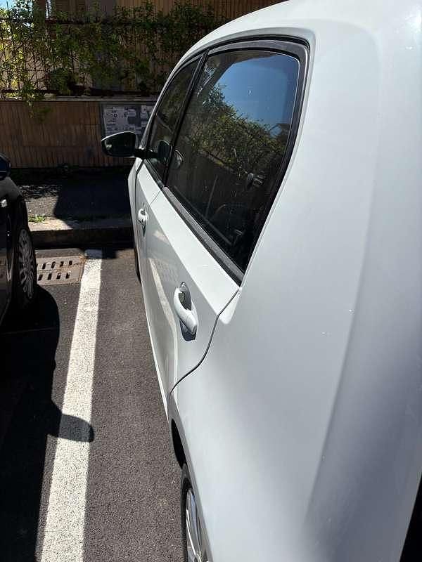 Usado VW up! Sportline 65 CV (47 kW) 2022 Blanco Utilitario