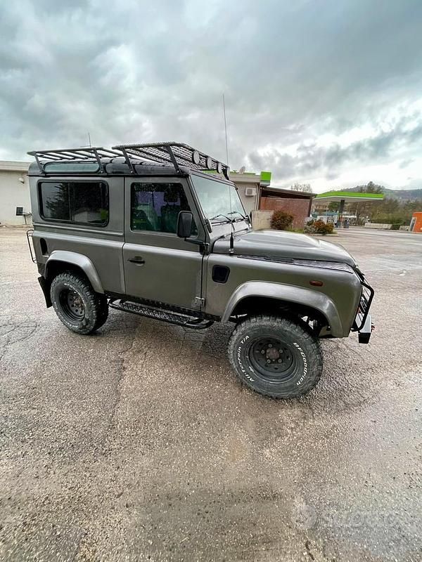 Usata Land Rover Defender SE 122 CV (89 kW) 2009 Grigio SUV
