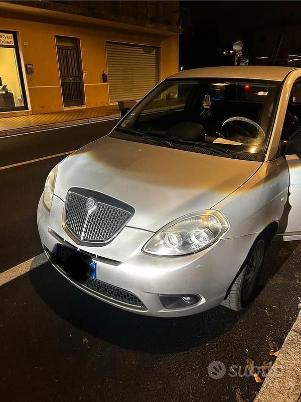 Usata Lancia Ypsilon 69 CV (50 kW) 2011 Grigio Utilitaria