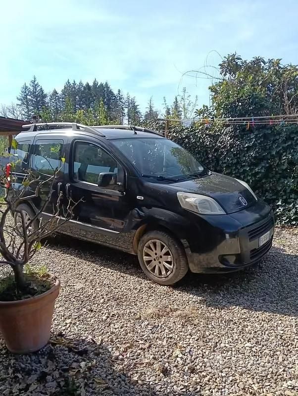 Usata Fiat Qubo Trekking 75 CV (55 kW) 2015 Nero Monovolume