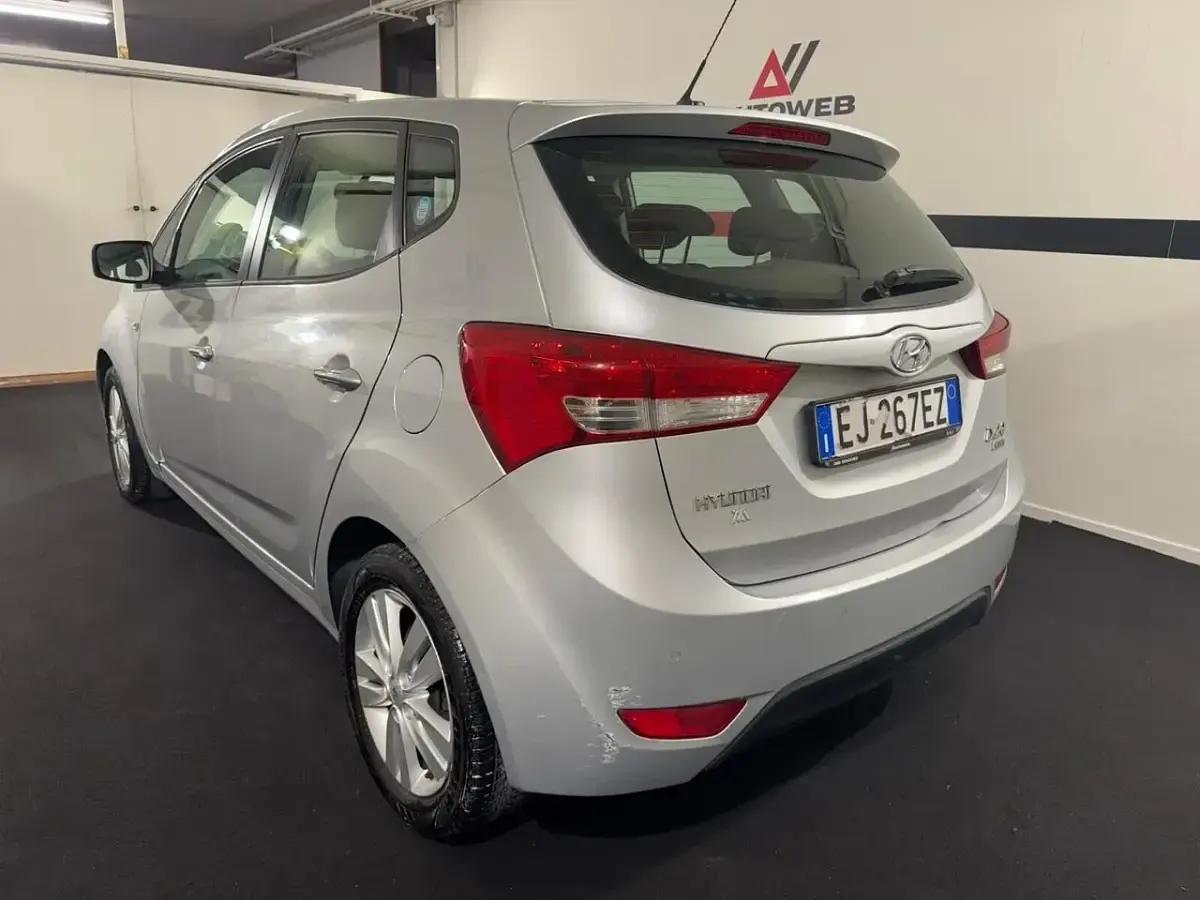 Occasion Hyundai ix20 Style 90 PK (66 kW) 2011 Zilver Hatchback