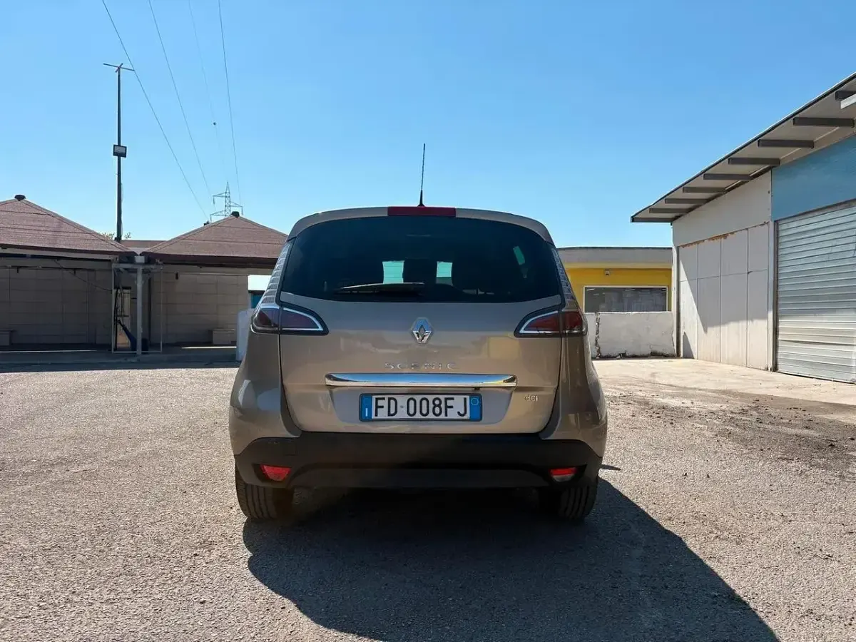 Usata Renault Scénic III LIMITED 110 CV (80 kW) 2016 Oro Monovolume