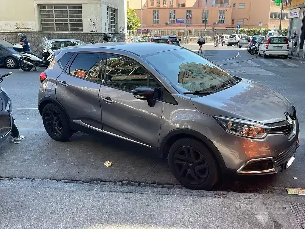 Usata Renault Captur 110 CV (80 kW) 2015 Grigio SUV