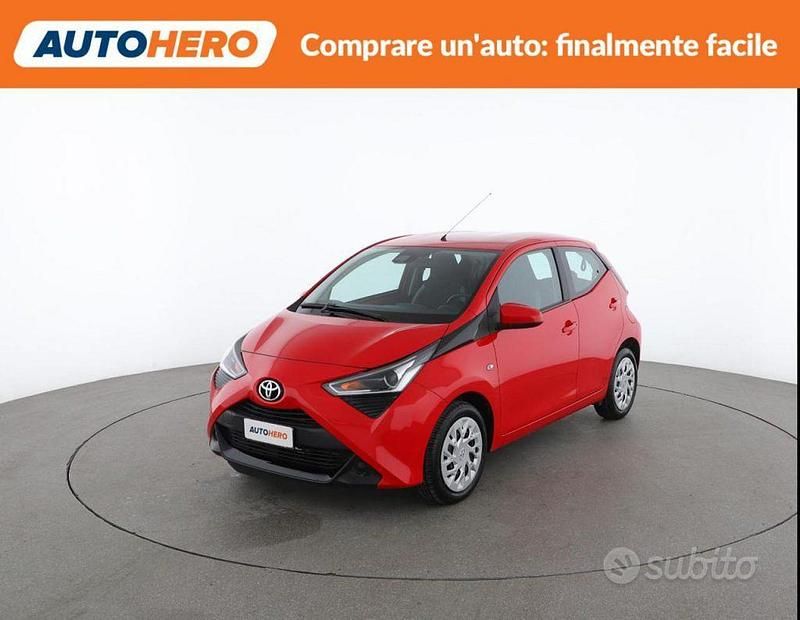 Rosso Usata 2018 Toyota Aygo X-play Utilitaria | 13.199 € (Buon prezzo) - Immagine 1/2