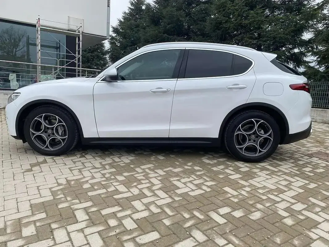 Usata Alfa Romeo Stelvio Business 160 CV (117 kW) 2019 Bianco SUV