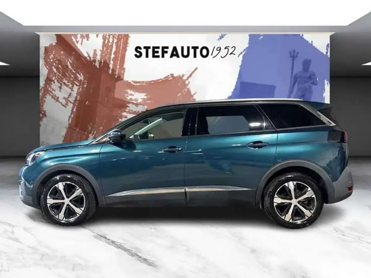 Usata Peugeot 5008 Allure 131 CV (96 kW) 2019 Blu SUV