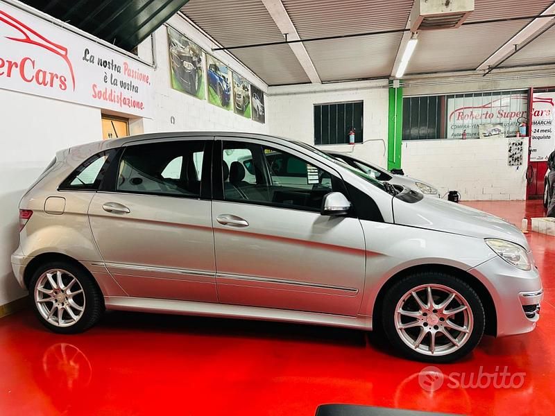 Usata Mercedes B180 Premium 109 CV (80 kW) 2010 Grigio Monovolume