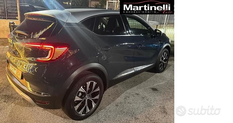 Usata Renault Captur Techno 101 CV (74 kW) 2022 Blu SUV