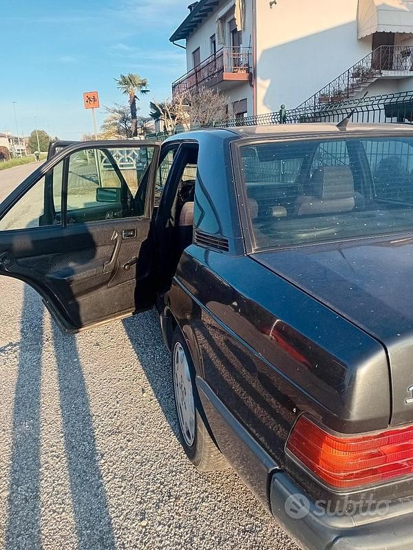 Usata Mercedes 190 109 CV (80 kW) 1992 Nero Berlina