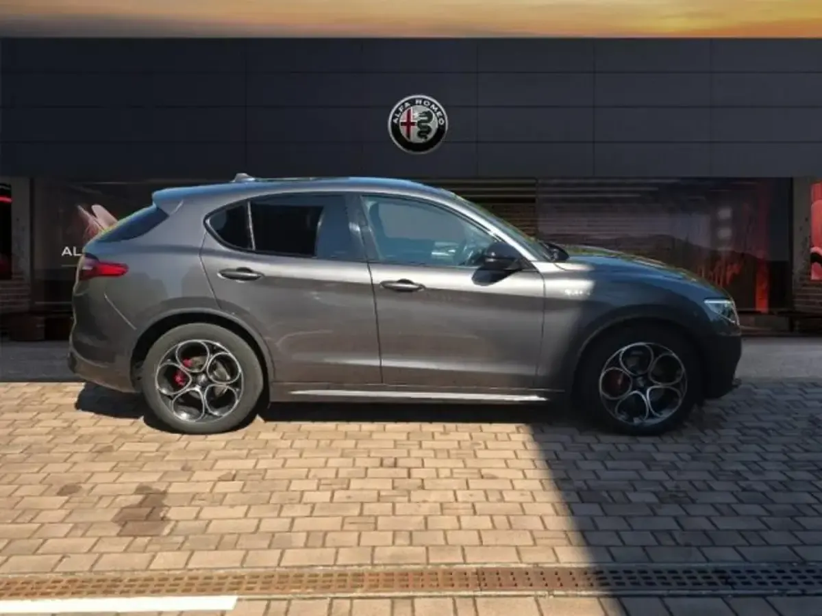Usata Alfa Romeo Stelvio Veloce 209 CV (153 kW) 2022 Grigio scuro SUV