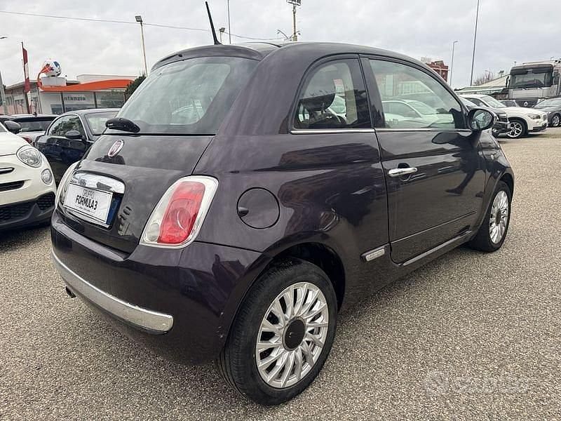 Begagnad Fiat 500 Lounge 69 HK (50 kW) 2013 Lila Sedan