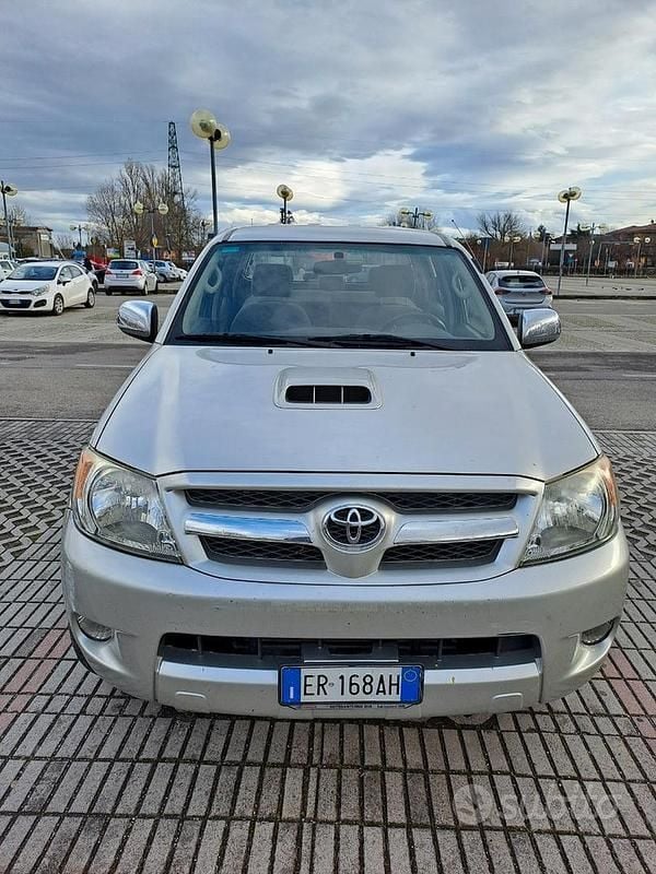 Usata Toyota HiLux 171 CV (125 kW) 2007 Grigio Pick-up