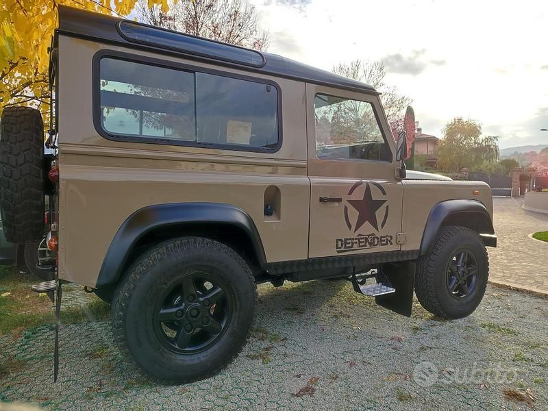 Usata Land Rover Defender 136 CV (100 kW) 1990 SUV