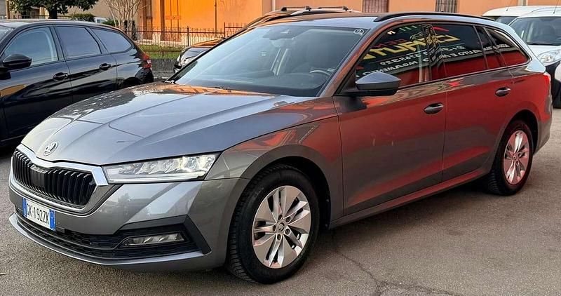 Usata Skoda Octavia SportLine 116 CV (85 kW) 2022 Grigio Station wagon