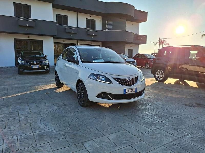 Usata Lancia Ypsilon Gold 69 CV (50 kW) 2022 Other Utilitaria