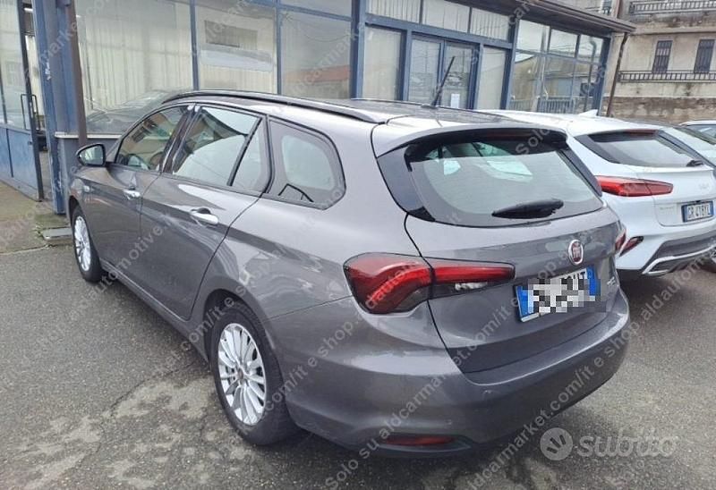 Usata Fiat Tipo Business 131 CV (96 kW) 2021 Grigio scuro Station wagon
